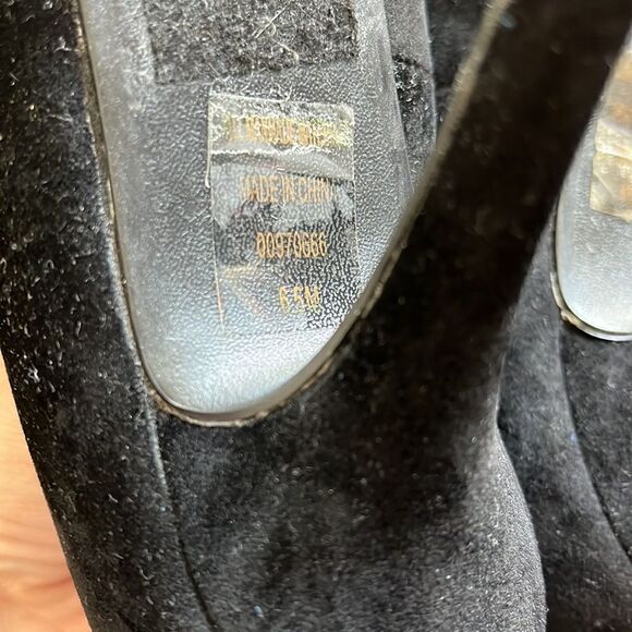 Black faux suede size 6.5 women’s heels with metal / metallic toe - Picture 8 of 12